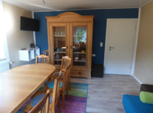 Wohnzimmer großer Geschirrschrank
