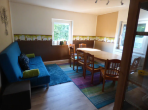 Wohnzimmer mit Schlafsofa